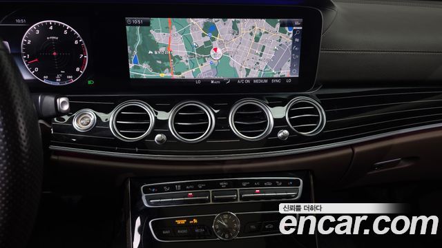 Mercedes-Benz E-Class 2018 — photo 18