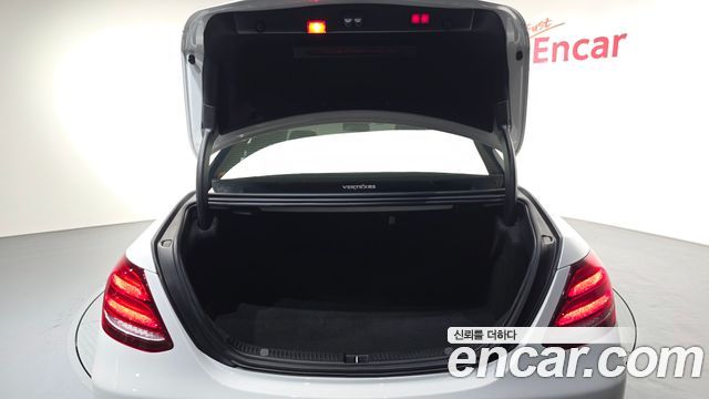 Mercedes-Benz E-Class 2018 — photo 24