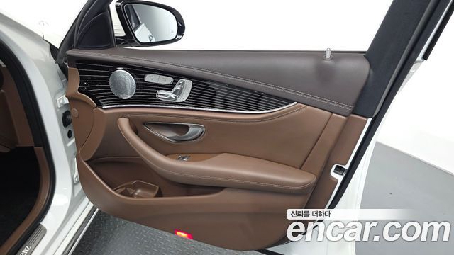 Mercedes-Benz E-Class 2018 — photo 14