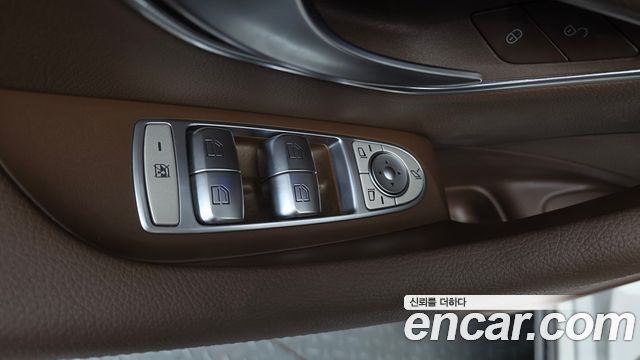 Mercedes-Benz E-Class 2018 — photo 29