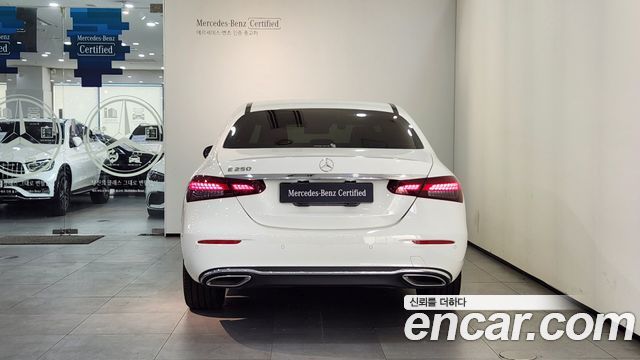 Mercedes-Benz E-Class 2022 — photo 3