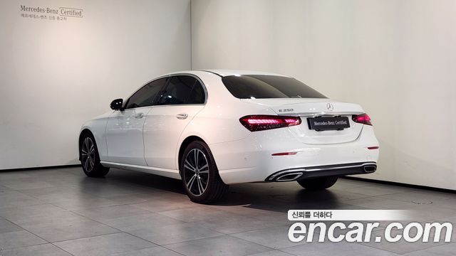 Mercedes-Benz E-Class 2022 — photo 4