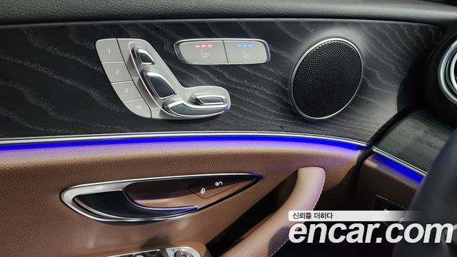 Mercedes-Benz E-Class 2022 — photo 9