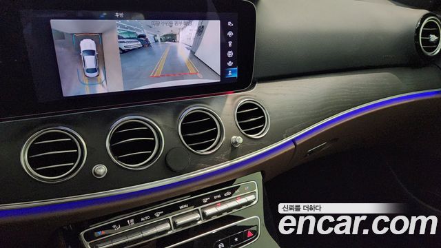 Mercedes-Benz E-Class 2022 — photo 15
