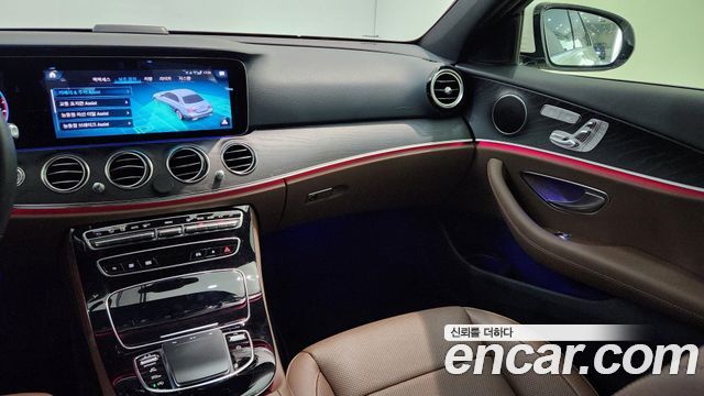 Mercedes-Benz E-Class 2022 — photo 18