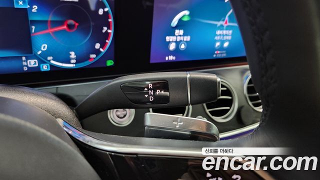 Mercedes-Benz E-Class 2022 — photo 19