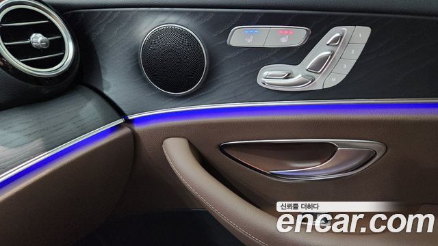 Mercedes-Benz E-Class 2022 — photo 20