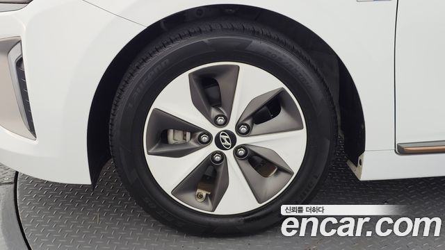 Hyundai Ioniq 2017 — photo 5