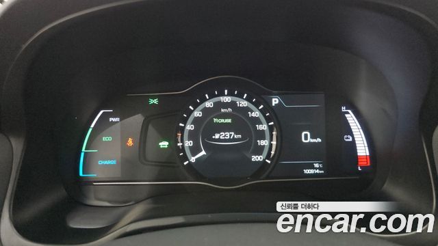 Hyundai Ioniq 2017 — photo 8