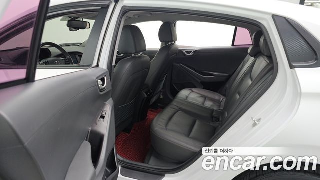 Hyundai Ioniq 2017 — photo 11