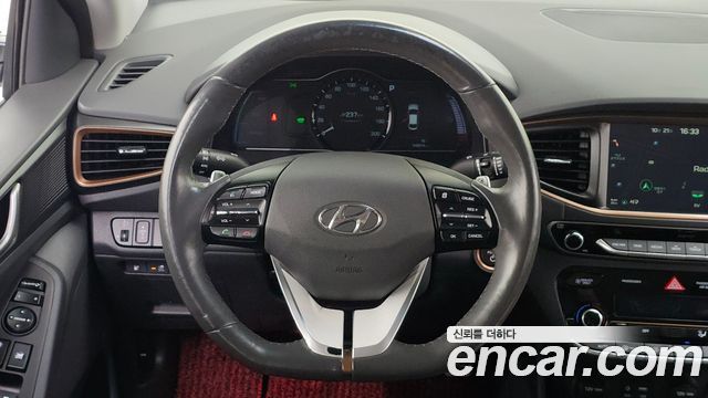 Hyundai Ioniq 2017 — photo 14