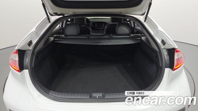 Hyundai Ioniq 2017 — photo 16