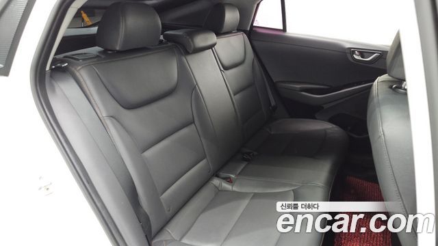 Hyundai Ioniq 2017 — photo 17