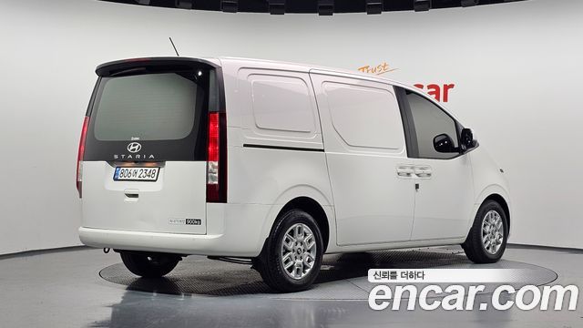 Hyundai Staria 2025 — photo 2