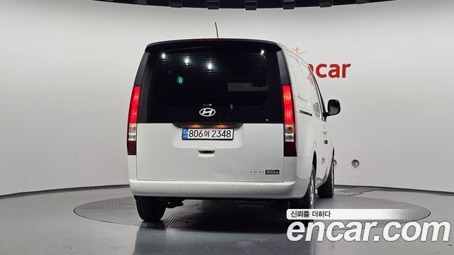 Hyundai Staria 2025 — photo 4