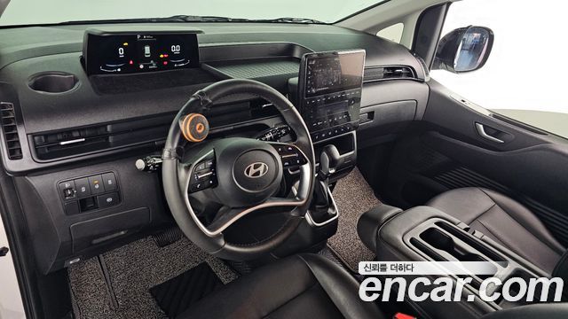 Hyundai Staria 2025 — photo 10