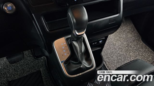 Hyundai Staria 2025 — photo 12