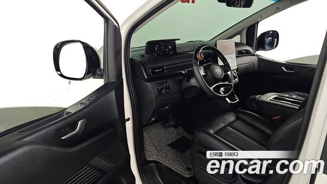 Hyundai Staria 2025 — photo 13