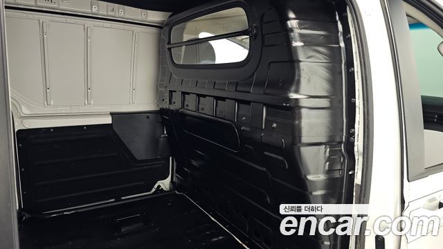 Hyundai Staria 2025 — photo 18