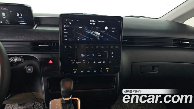 Hyundai Staria 2025 — photo 20