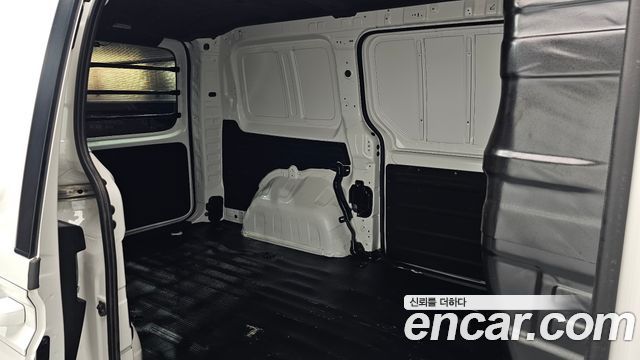 Hyundai Staria 2025 — photo 23