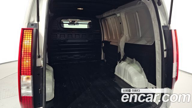 Hyundai Staria 2025 — photo 25