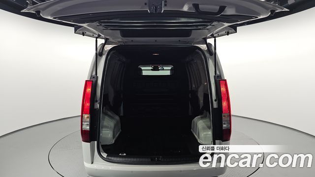 Hyundai Staria 2025 — photo 26