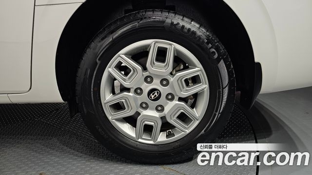 Hyundai Staria 2025 — photo 7