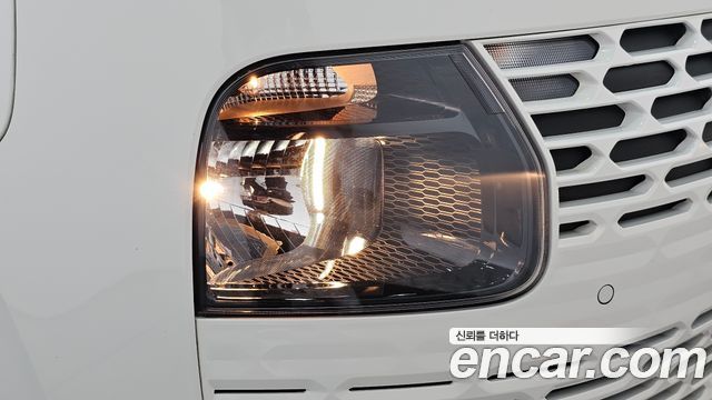 Hyundai Staria 2025 — photo 8