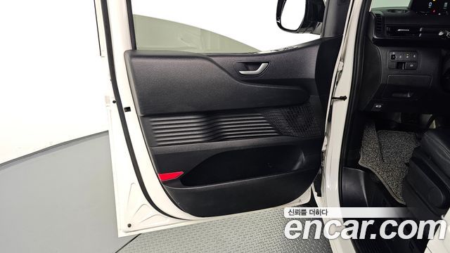 Hyundai Staria 2025 — photo 14