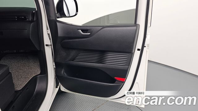 Hyundai Staria 2025 — photo 15