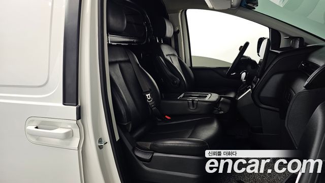 Hyundai Staria 2025 — photo 16