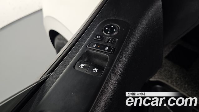 Hyundai Staria 2025 — photo 28