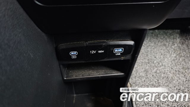 Hyundai Staria 2025 — photo 35