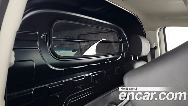 Hyundai Staria 2025 — photo 36