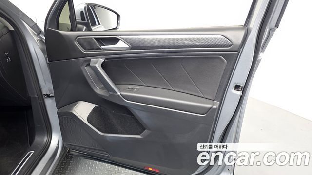 Volkswagen Tiguan 2020 — photo 14