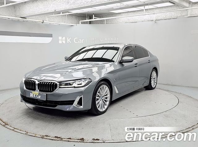 BMW 5-Series 2023 — photo 1