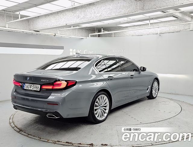 BMW 5-Series 2023 — photo 2