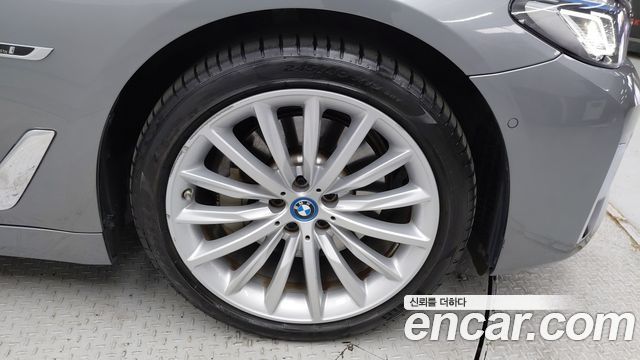 BMW 5-Series 2023 — photo 5