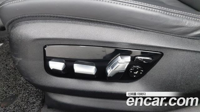 BMW 5-Series 2023 — photo 9