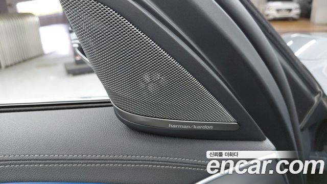 BMW 5-Series 2023 — photo 10