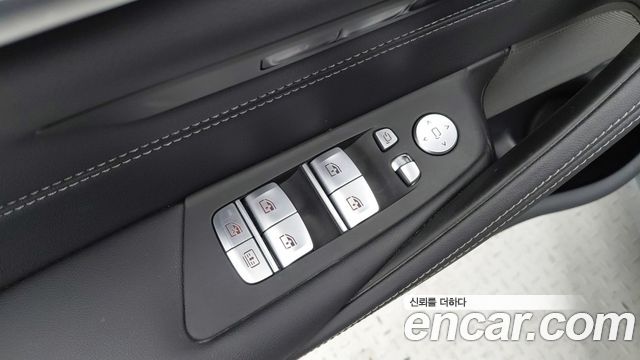 BMW 5-Series 2023 — photo 12