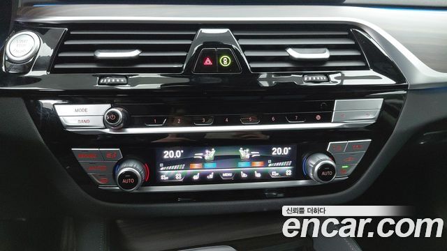 BMW 5-Series 2023 — photo 16