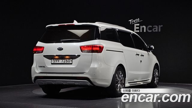 Kia Canival 2017 — photo 2