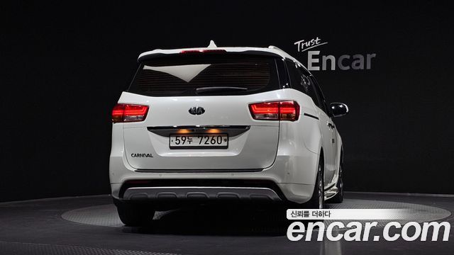 Kia Canival 2017 — photo 4