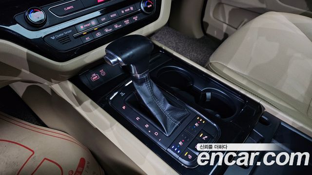 Kia Canival 2017 — photo 12