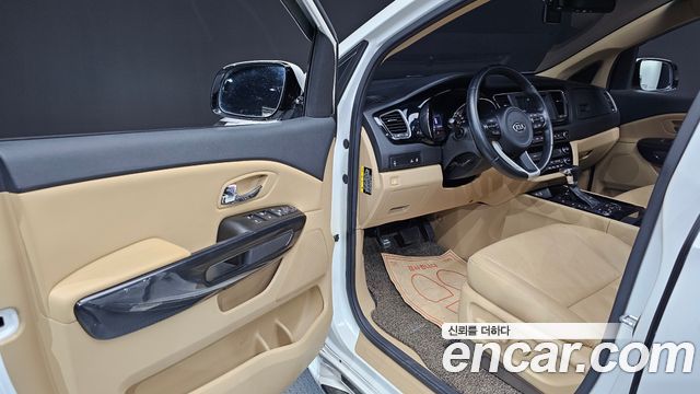 Kia Canival 2017 — photo 13