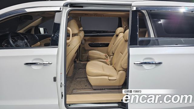 Kia Canival 2017 — photo 17