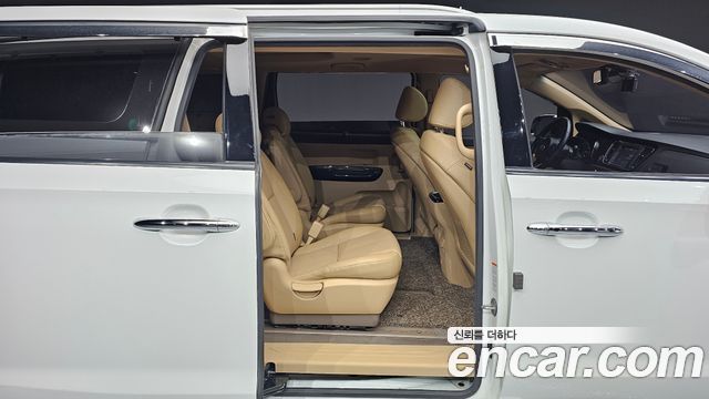Kia Canival 2017 — photo 18