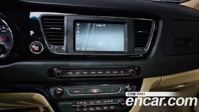 Kia Canival 2017 — photo 19